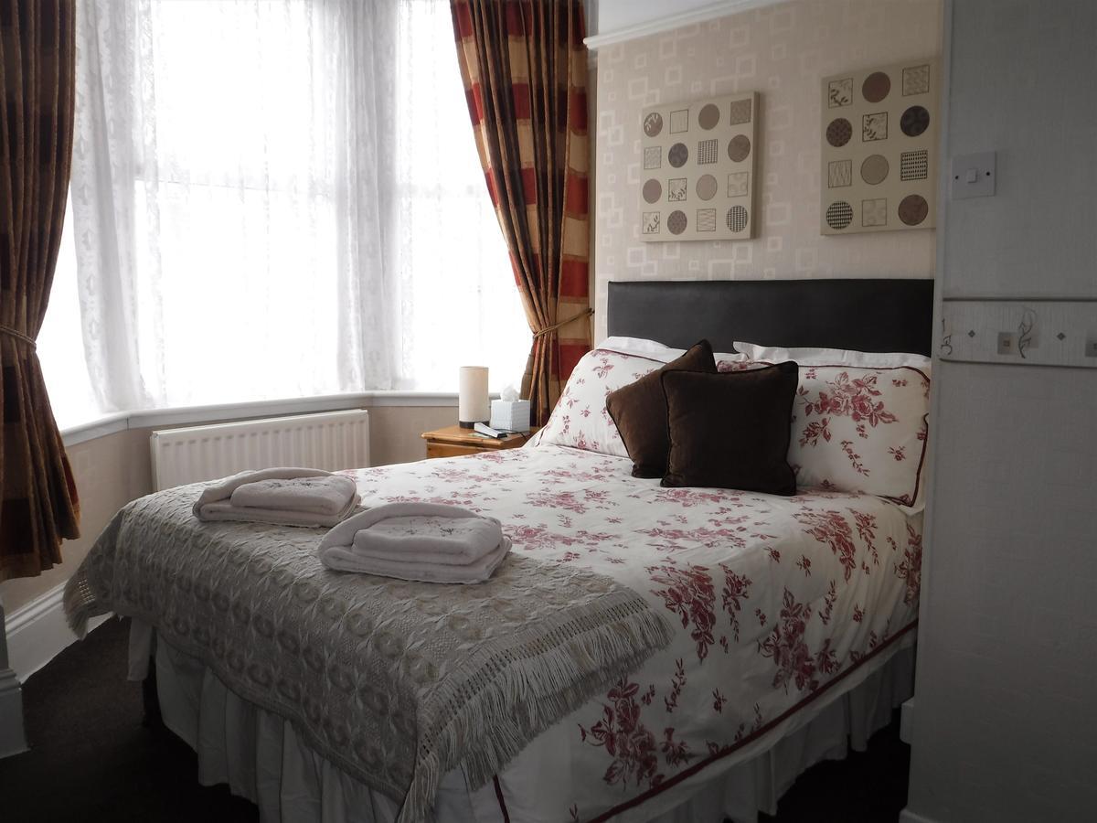 Warwick Court 3*