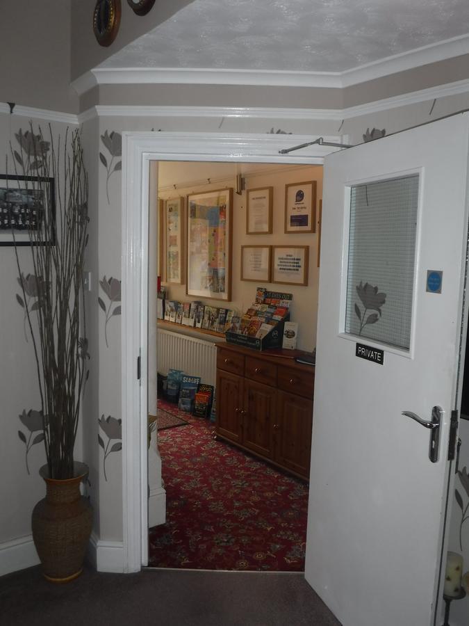 Warwick Court